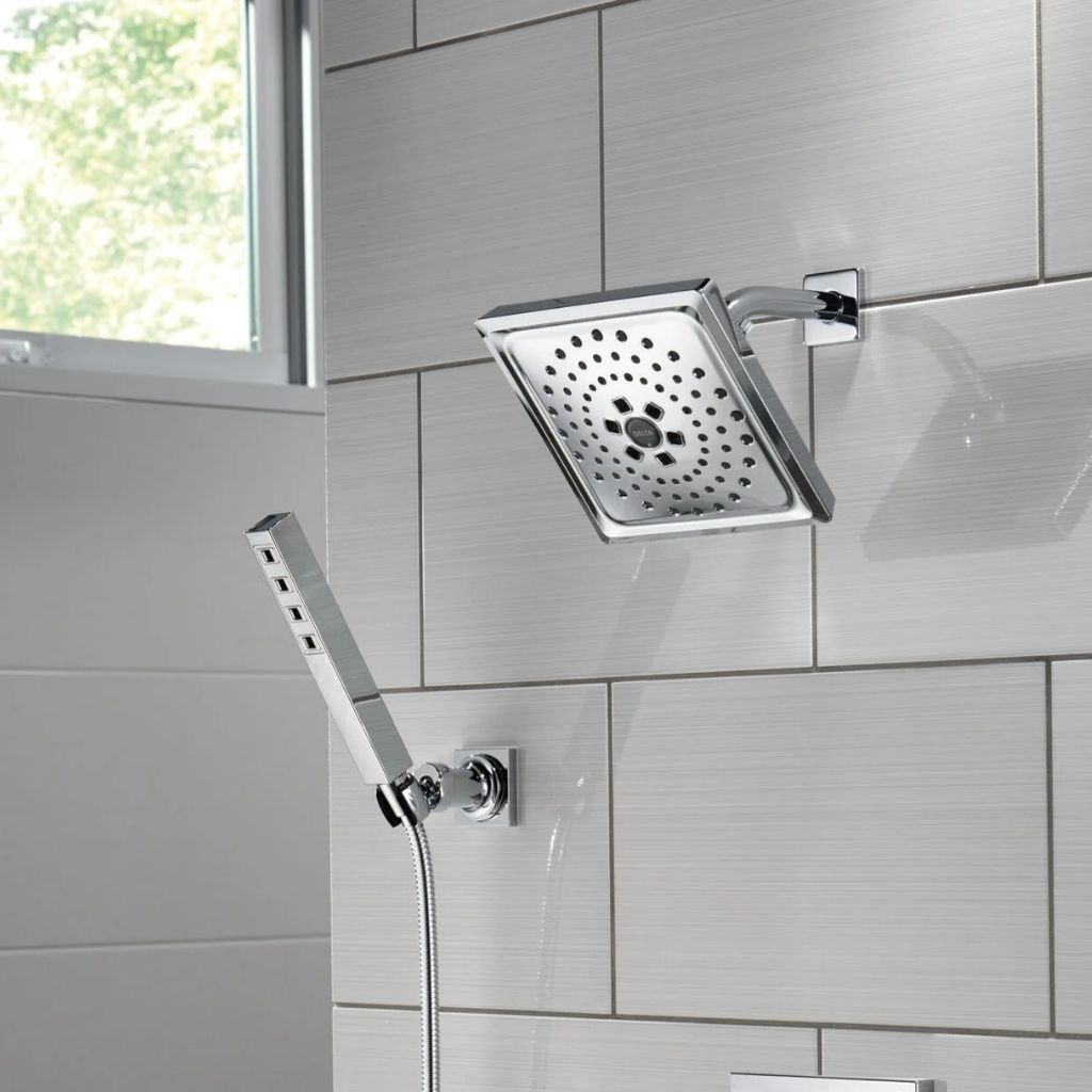 SISTEMA DE DUCHA DELTA TRILLIAN CUADRADA CON DUCHA DE MANO CON DESVIADOR